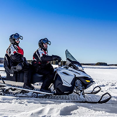 voyager en duo sur la motoneige