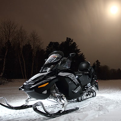 moto neige de nuit