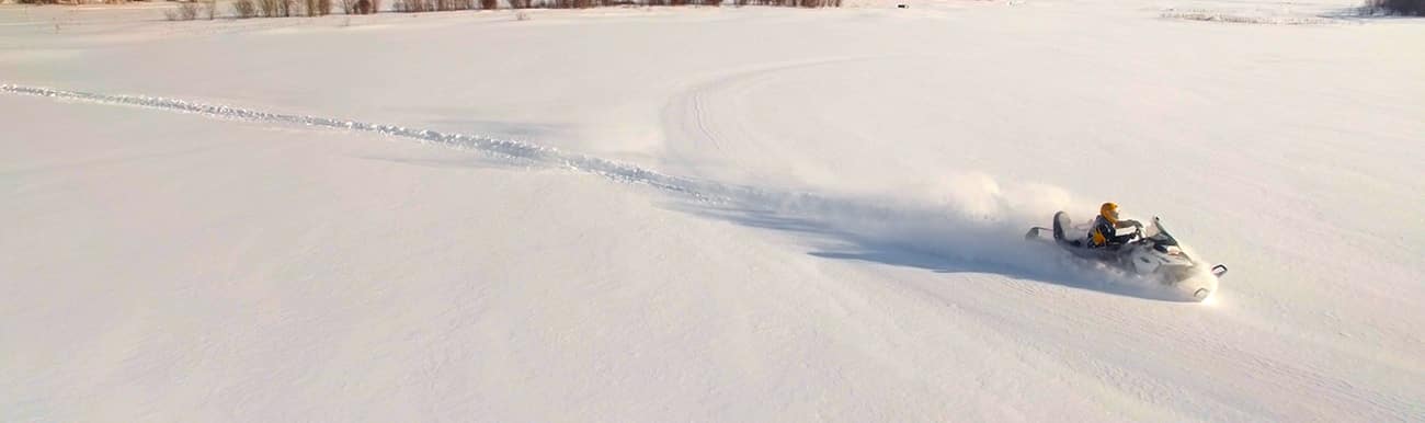 motoneige au canada raid hors pistes