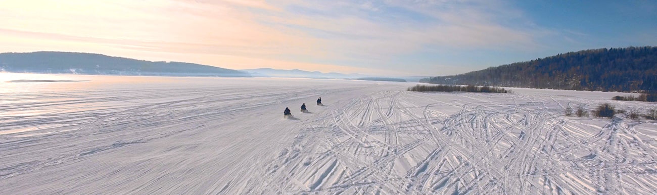 parcourir en motoneige ski doo, les grands espaces du Québec