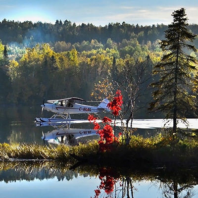 hydravion en ete sur lac