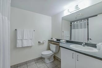 hotel faubourg montreal salle de bain